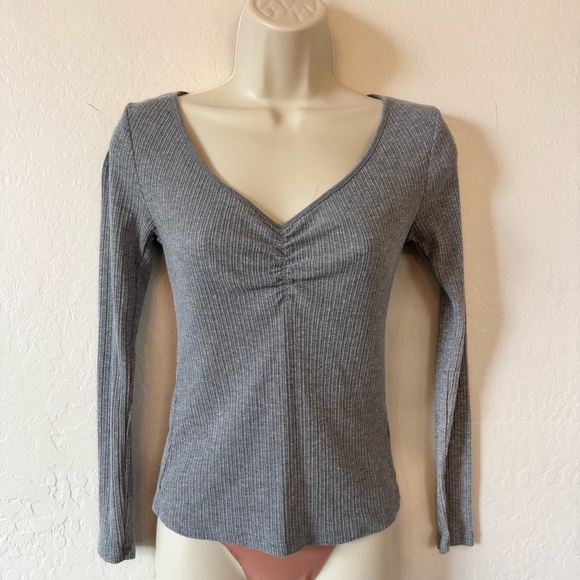 Old Navy Tops - Old Navy Gray Ribbed Long Sleeve Top